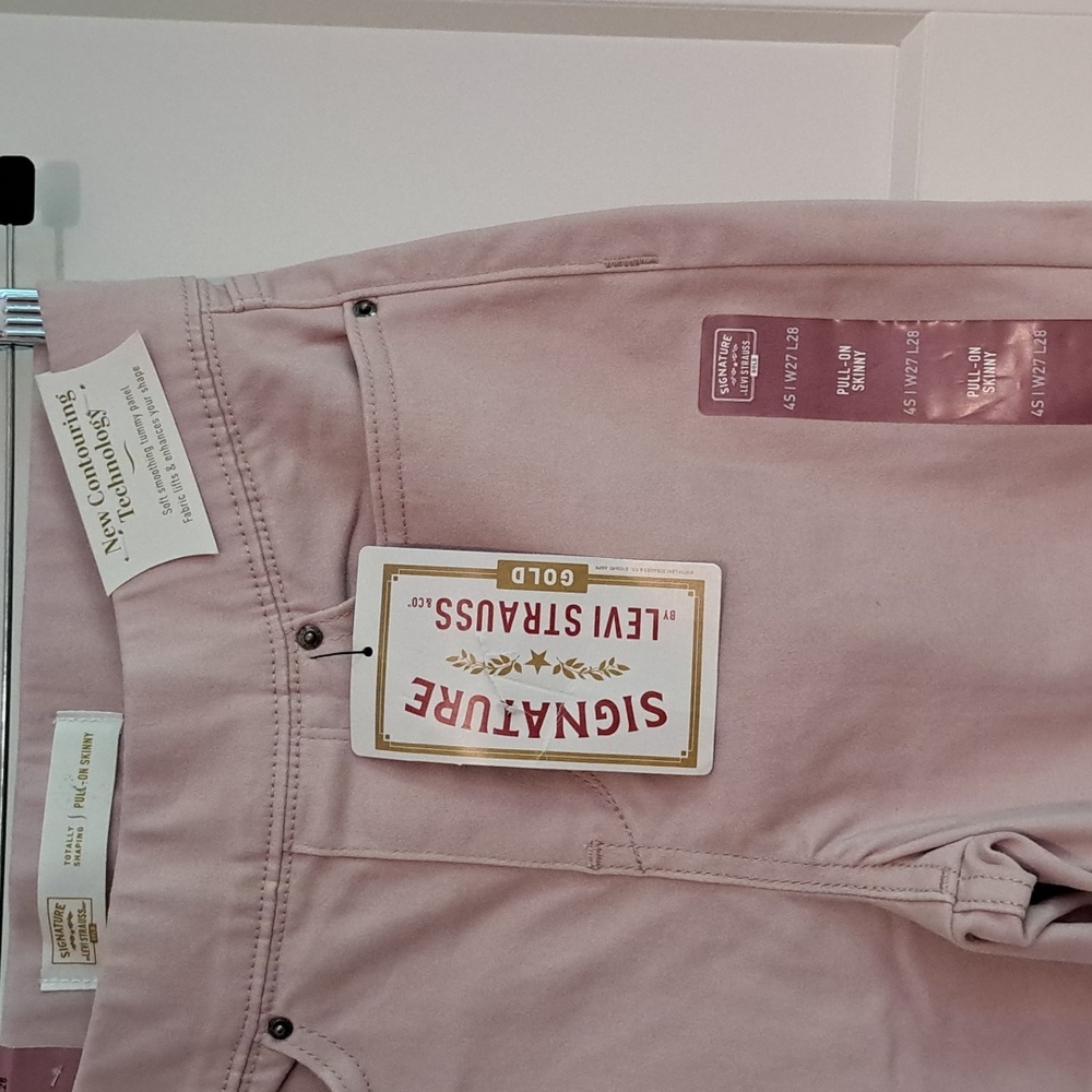 NWT Totally Shaping Pull-on Skinny Pants (Lt Pink) - LEVI STRAUSS - Picture 8 of 10